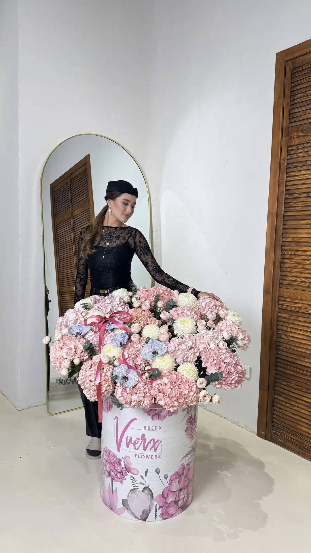 Цветочная работа Vverx Flowers — доставка по Казахстану