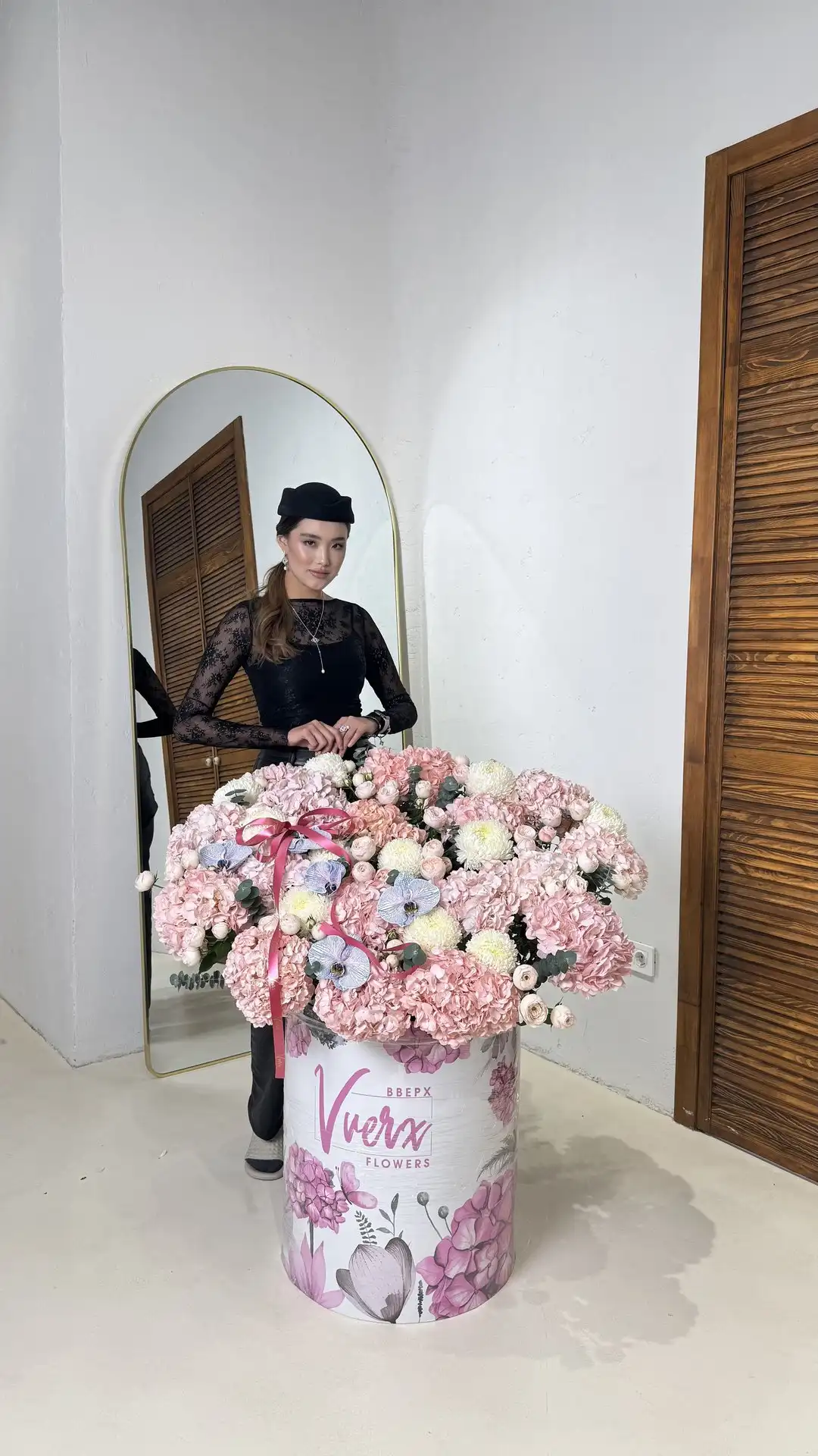 Букет ручной сборки в салоне Vverx Flowers