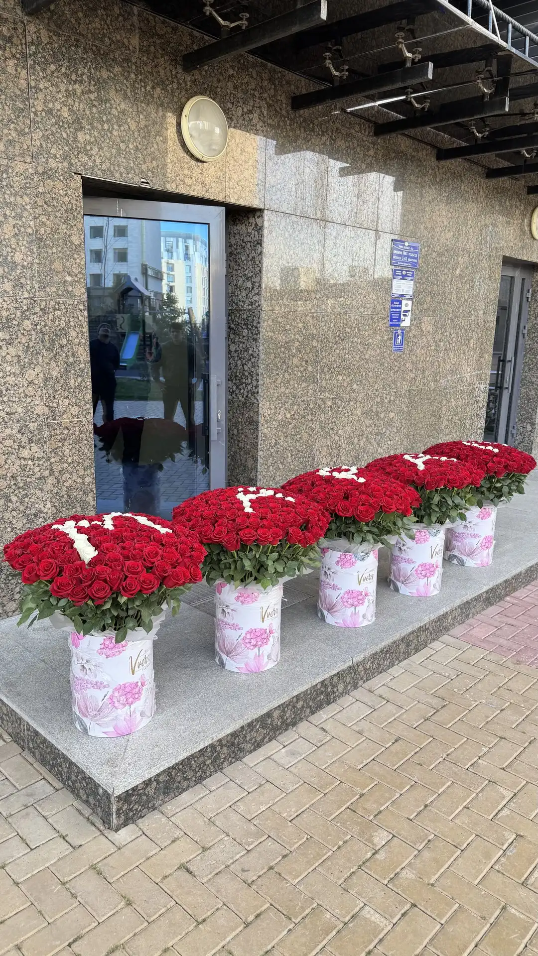 Букет ручной сборки в салоне Vverx Flowers