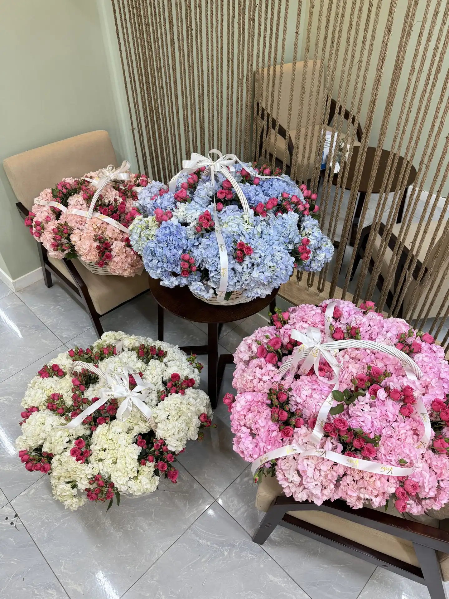 Свежий букет с доставкой Vverx Flowers по Казахстану