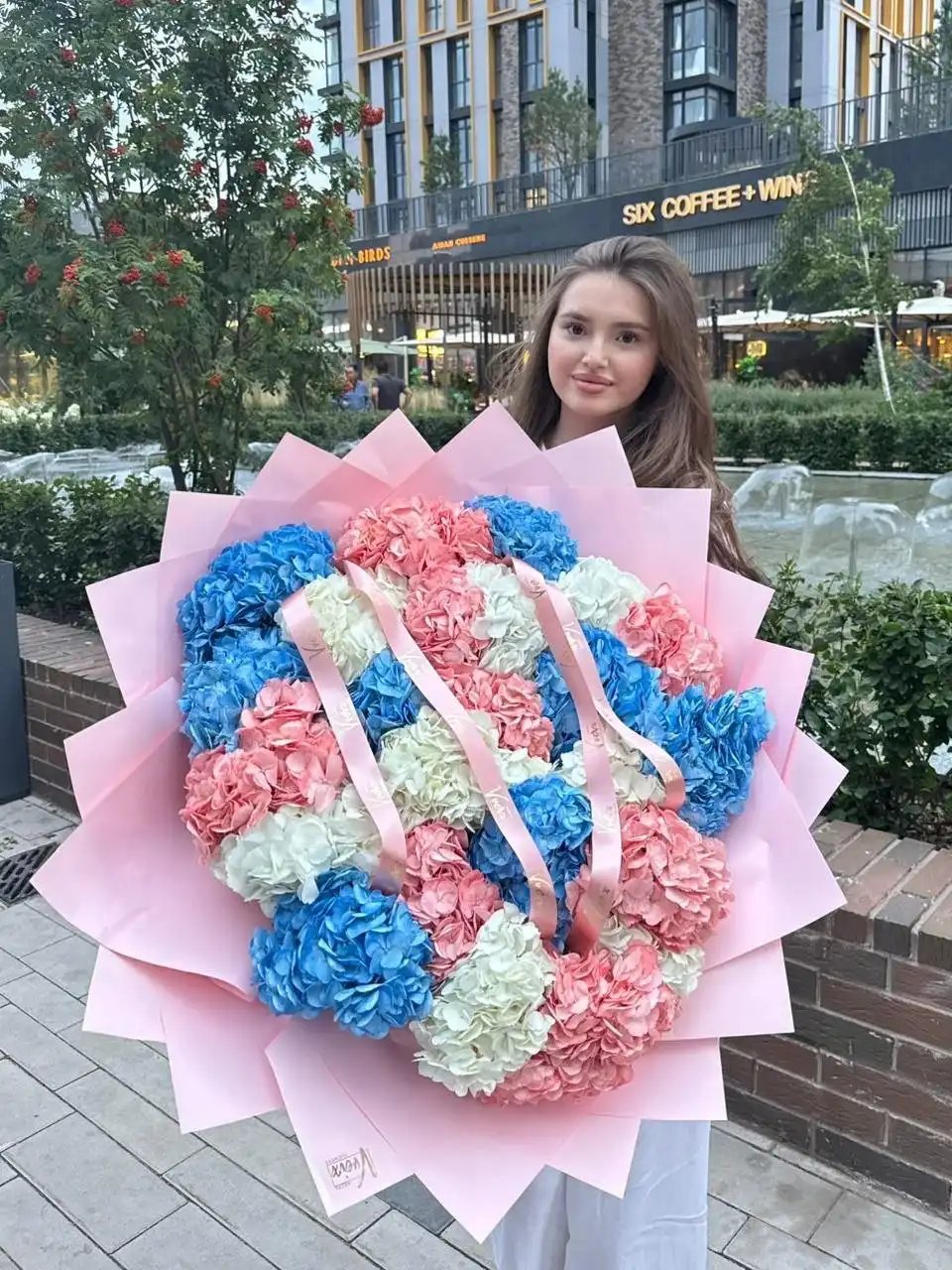 Флористическая композиция Vverx Flowers