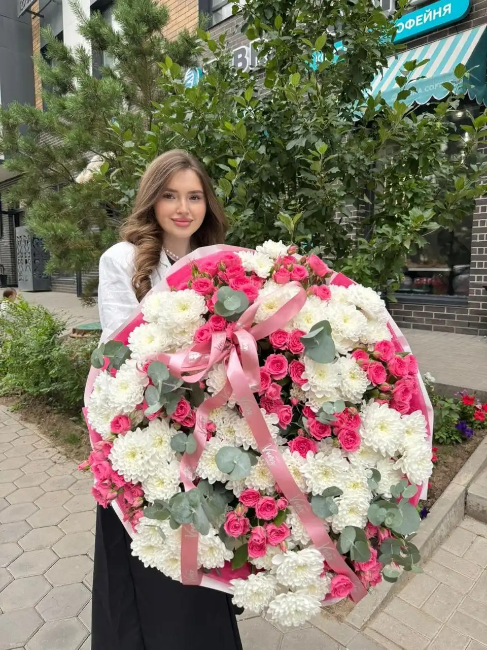 Букет ручной сборки в салоне Vverx Flowers