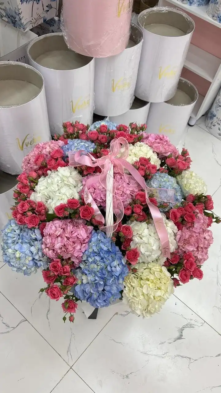 Букет ручной сборки в салоне Vverx Flowers