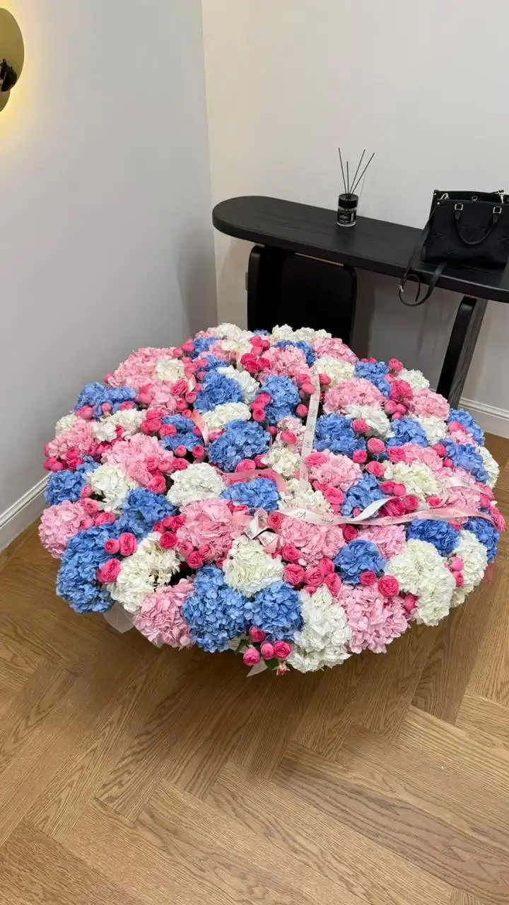 Букет ручной сборки в салоне Vverx Flowers